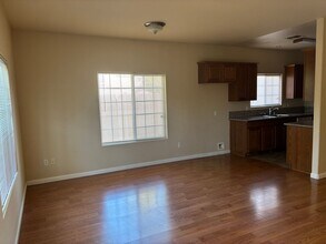 6855 Carnation Ave in Sacramento, CA - Building Photo - Building Photo