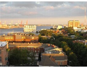 123 College Pl-Unit -123 College Place #1201 in Norfolk, VA - Foto de edificio - Building Photo