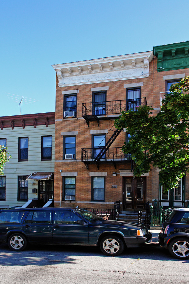 235 19th St in Brooklyn, NY - Foto de edificio - Building Photo