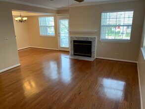 5708 Chapman Mill Dr, Unit 200 in North Bethesda, MD - Building Photo - Building Photo