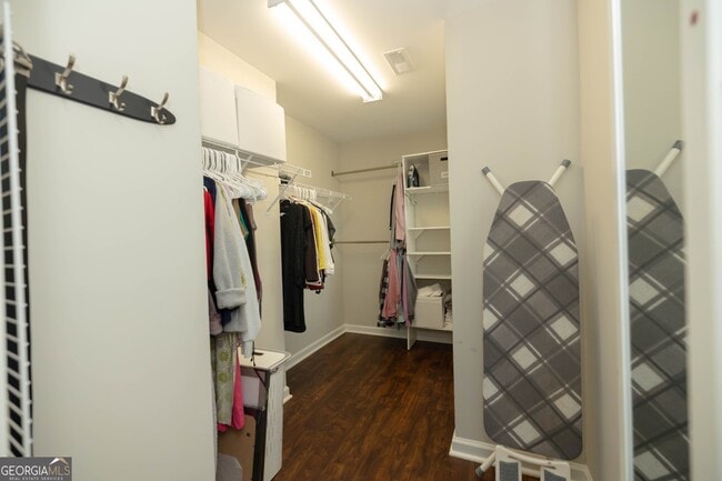 property at 7245 Heritage Oak Ct