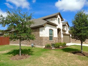 1013 Myrna Bend in Leander, TX - Foto de edificio - Building Photo