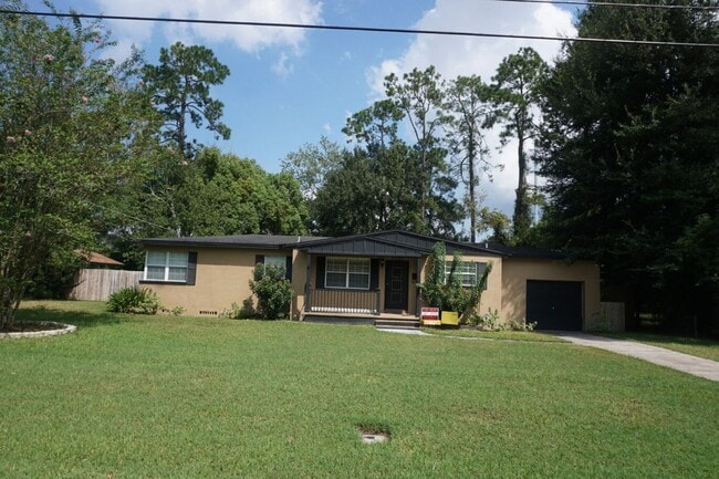 property at 3925 Miruelo Cir N