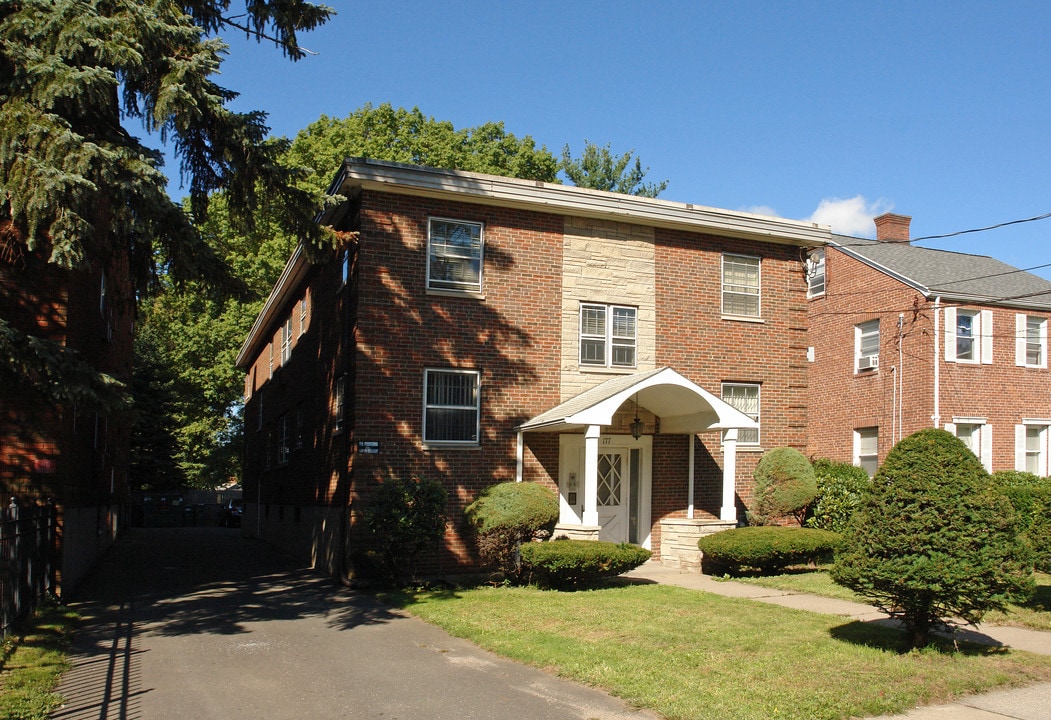 177 Oakwood Ave in West Hartford, CT - Building Photo