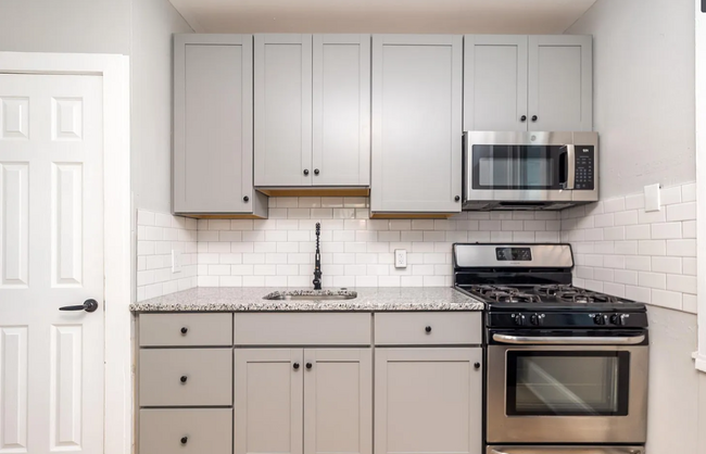 property at 708 E Walnut St