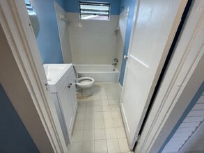 250 Vernis Ave in Jacksonville, FL - Foto de edificio - Building Photo