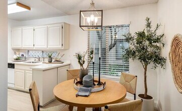 2742 Oak Rd in Walnut Creek, CA - Building Photo - Building Photo