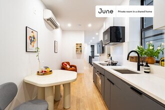 Room in Shared 3.0 bed/3 bath home in New York, NY - Building Photo - Building Photo