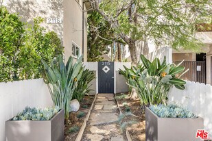 2115 Ocean Park Blvd in Santa Monica, CA - Building Photo