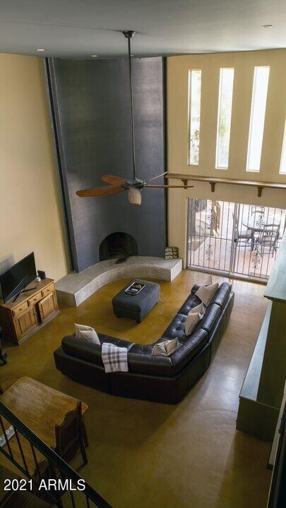 7326 N Vía De La Montana in Scottsdale, AZ - Building Photo