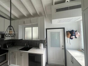 1351 Lenox Ave. in Miami Beach, FL - Building Photo - Building Photo