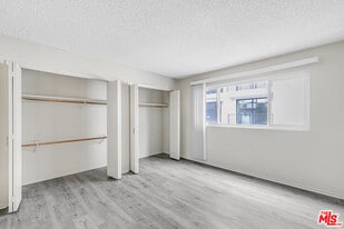 1811 Parnell Ave in Los Angeles, CA - Building Photo