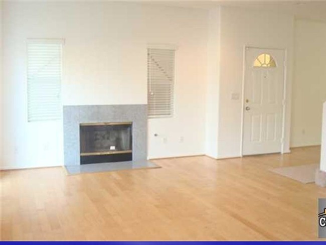 20300 Vanowen St in Winnetka, CA - Building Photo - Building Photo