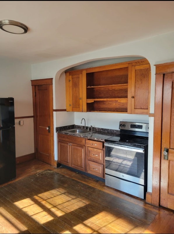 3-23E Amherst St