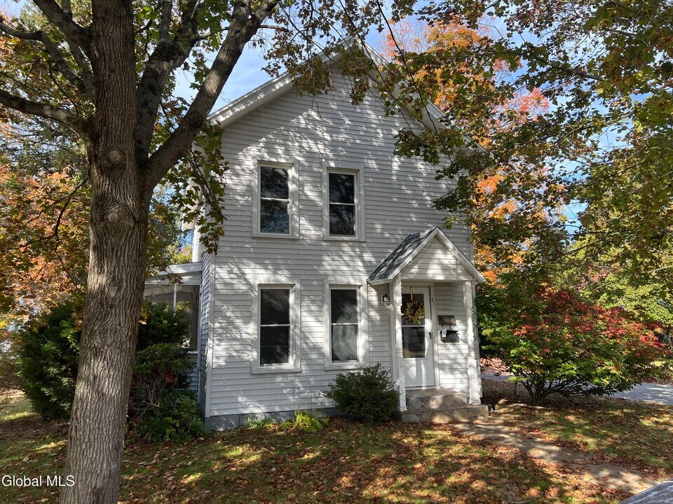 27 Lewis St in Ballston Spa, NY - Building Photo