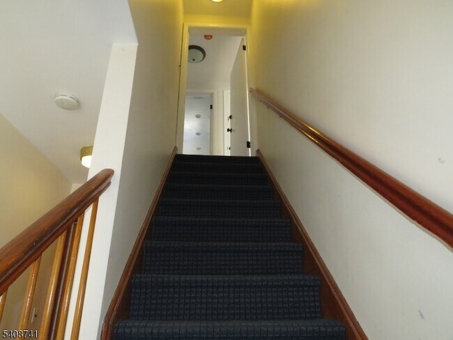 298 Luddington Ave, Unit 2 in Clifton, NJ - Building Photo - Building Photo