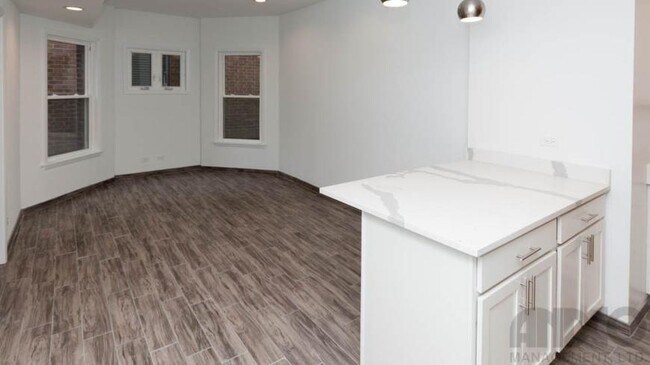 property at 702 W Barry Ave