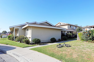 16561 Delton Cir in Huntington Beach, CA - Building Photo - Building Photo