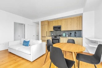 24-16 Queens Plaza S in Queens, NY - Building Photo - Building Photo