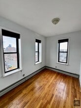 36 AVENUE, Unit 4E in Queens, NY - Foto de edificio - Building Photo