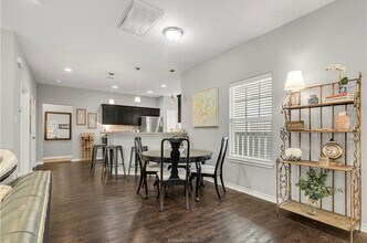 410 Montclair Ave in College Station, TX - Building Photo - Building Photo