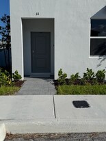 591 S Krome Ave in Florida City, FL - Building Photo