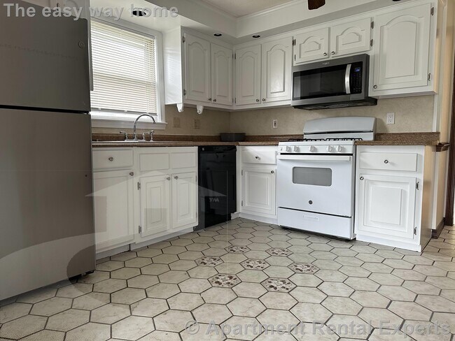58 Windsor Rd in Medford, MA - Building Photo - Building Photo