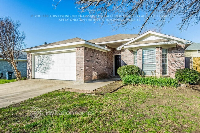 8175 Spruce Valley Dr in Fort Worth, TX - Building Photo - Building Photo
