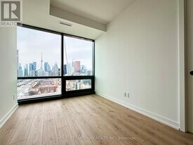 35 Parliament St in Toronto, ON - Building Photo