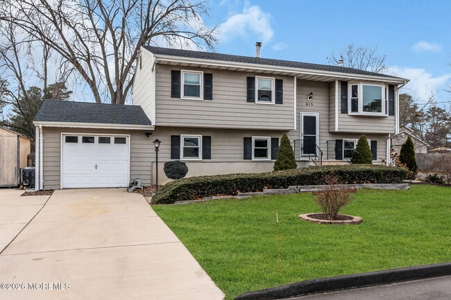 property at 613 Champlain St