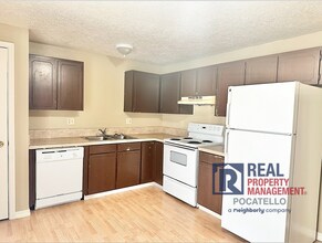 230 W Chubbuck Rd in Pocatello, ID - Building Photo - Building Photo