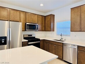 398 Moonlight Opera Ct in Henderson, NV - Building Photo - Building Photo
