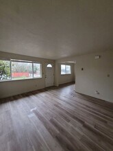 360 SE 18th Ave in Albany, OR - Foto de edificio - Building Photo