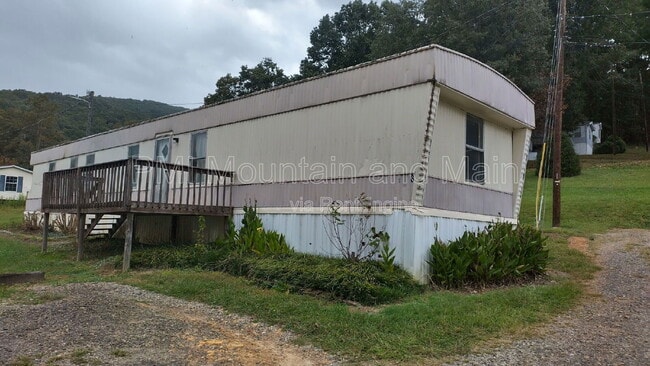 property at 8 Shuckers Ln