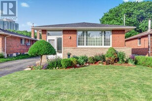 40 Aspendale Dr in Toronto, ON - Building Photo