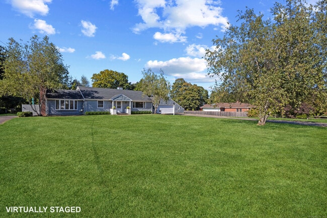 119 Bowman Dr in Greenwich, CT - Building Photo - Building Photo