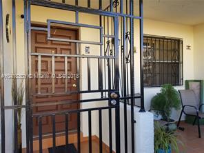 8389 NW 8th St, Unit 7 in Miami, FL - Foto de edificio - Building Photo