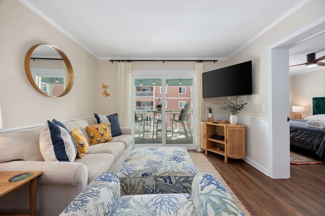 824 N Waccamaw Dr in Murrells Inlet, SC - Foto de edificio