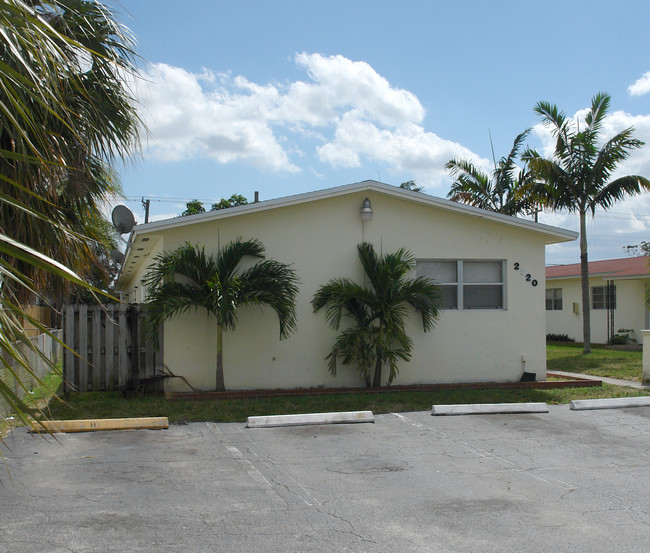 2220 Pierce in Hollywood, FL - Building Photo - Building Photo