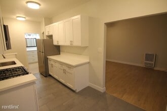 1317 N Bronson Ave in Los Angeles, CA - Foto de edificio - Building Photo