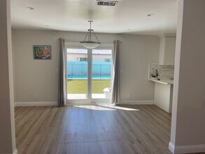 5707 Melvin Ave in Tarzana, CA - Foto de edificio - Building Photo