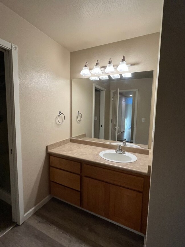 310 Live Oak Loop in Central Point, OR - Building Photo - Building Photo