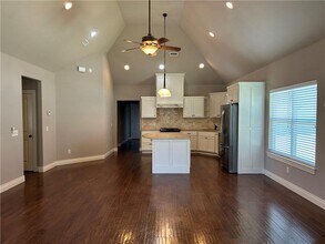 5912 W Willow St in Rogers, AR - Building Photo - Building Photo