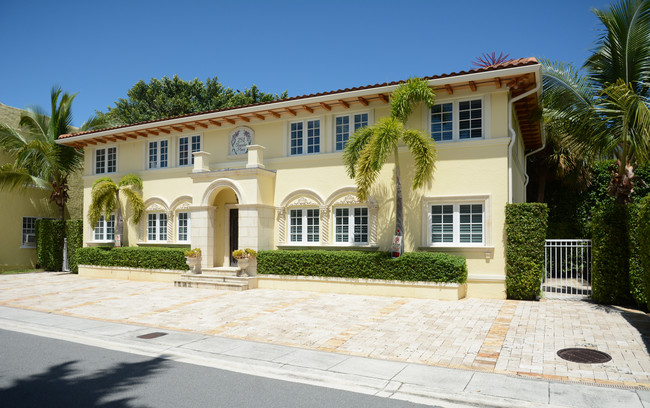 251 Oleander Ave in Palm Beach, FL - Building Photo - Building Photo