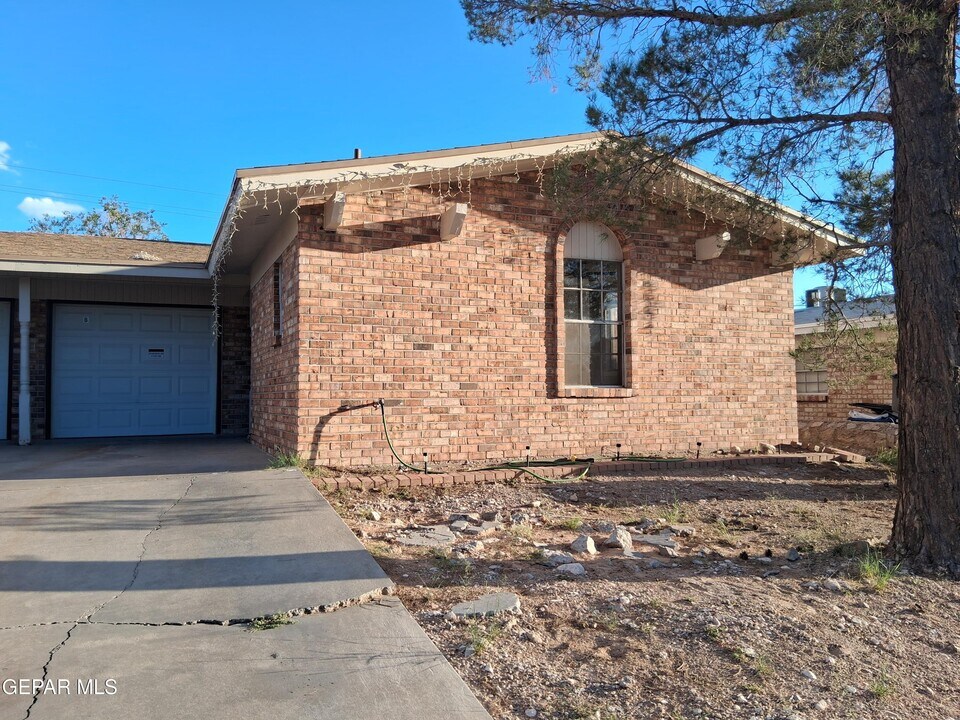 6917 Alto Rey Ave in El Paso, TX - Building Photo