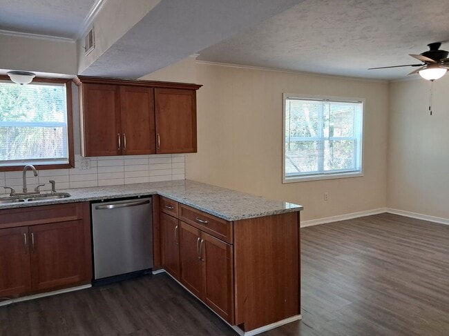 1303 Leacrest Dr in College Station, TX - Building Photo - Building Photo