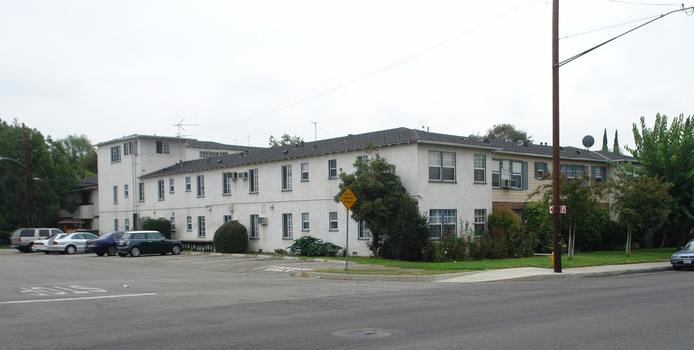 410 Sierra Madre Blvd in Pasadena, CA - Foto de edificio