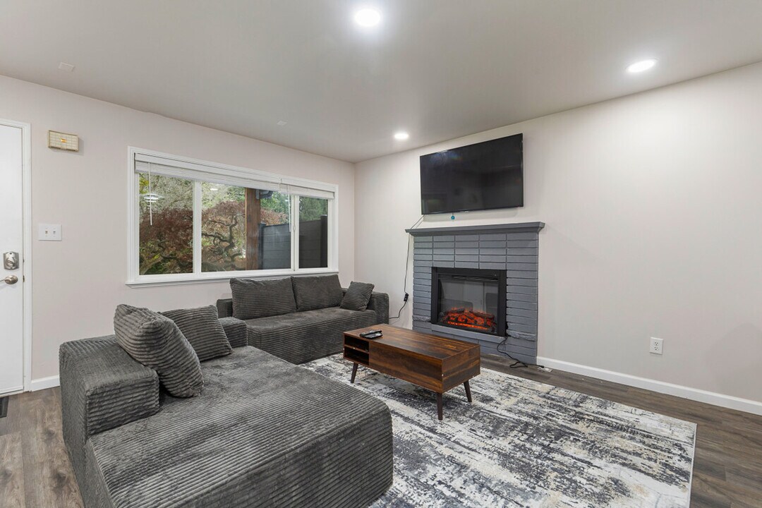 19122 3rd Dr SE in Bothell, WA - Foto de edificio