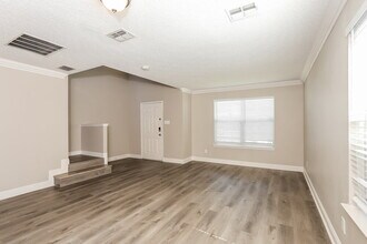 7802 Mason Dells Dr in Arlington, TX - Foto de edificio - Building Photo