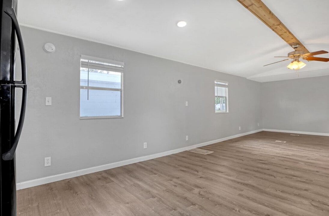 37 Paul Rene Dr in Melbourne, FL - Building Photo